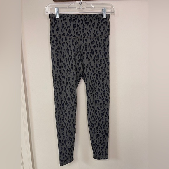 Old Navy Pants - Old Navy: Women’s Active Elevate Go Dry Animal Print Legging, Size S